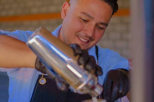 Bartender en servicio