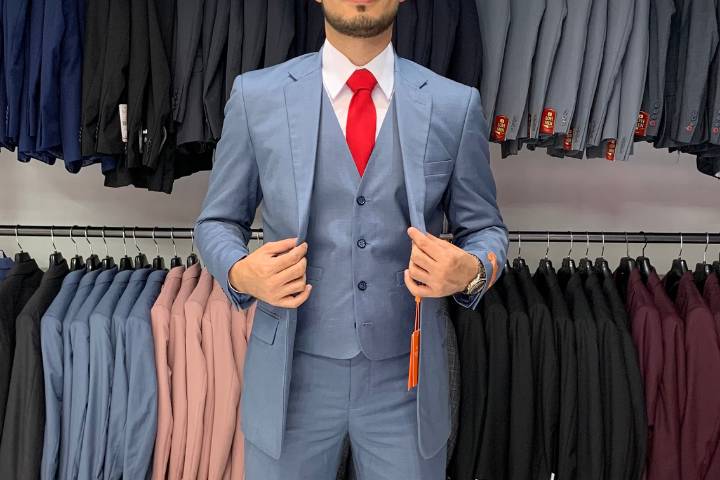 Traje azul claro