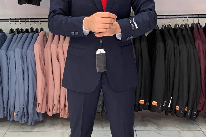 Traje azul marino