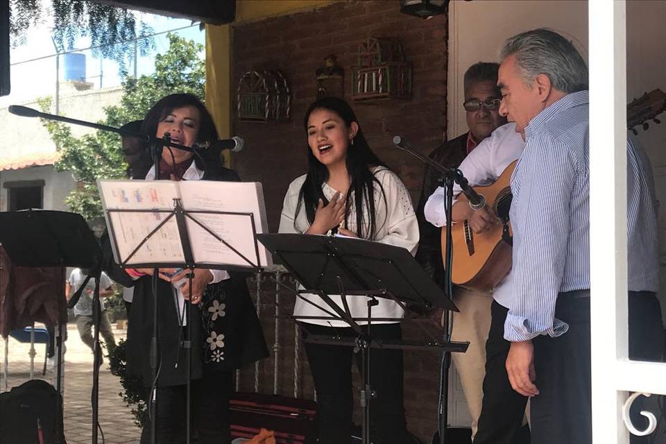 Cantando con invitados