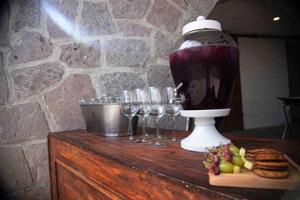 Tarro de agua en la barra