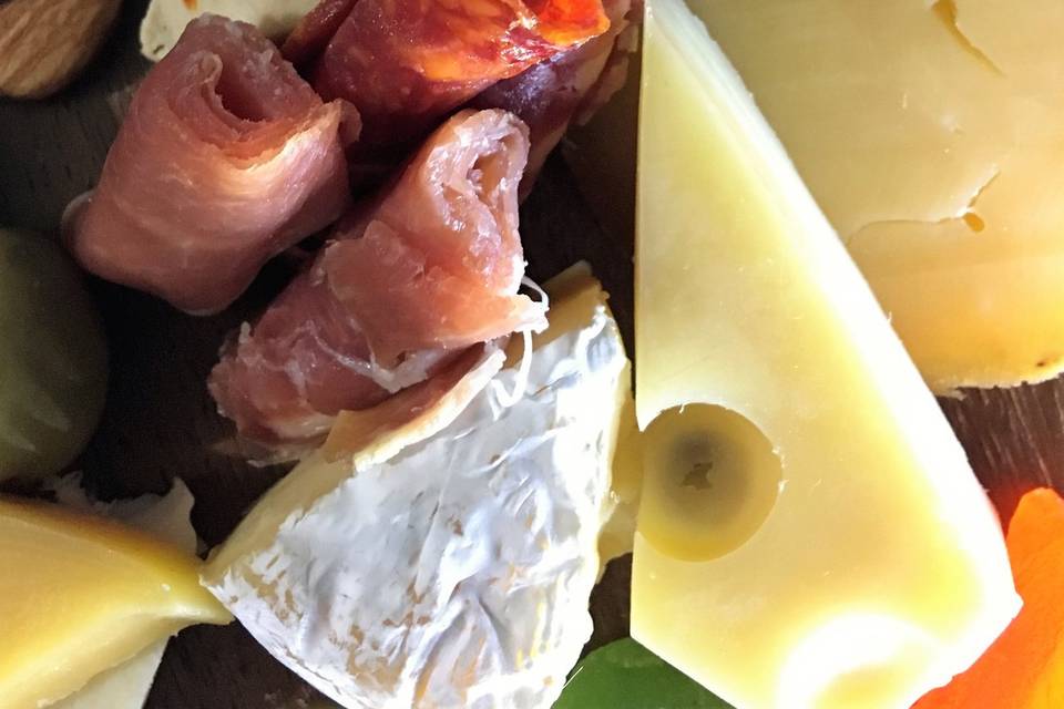 Queso provolone, jamón serrano