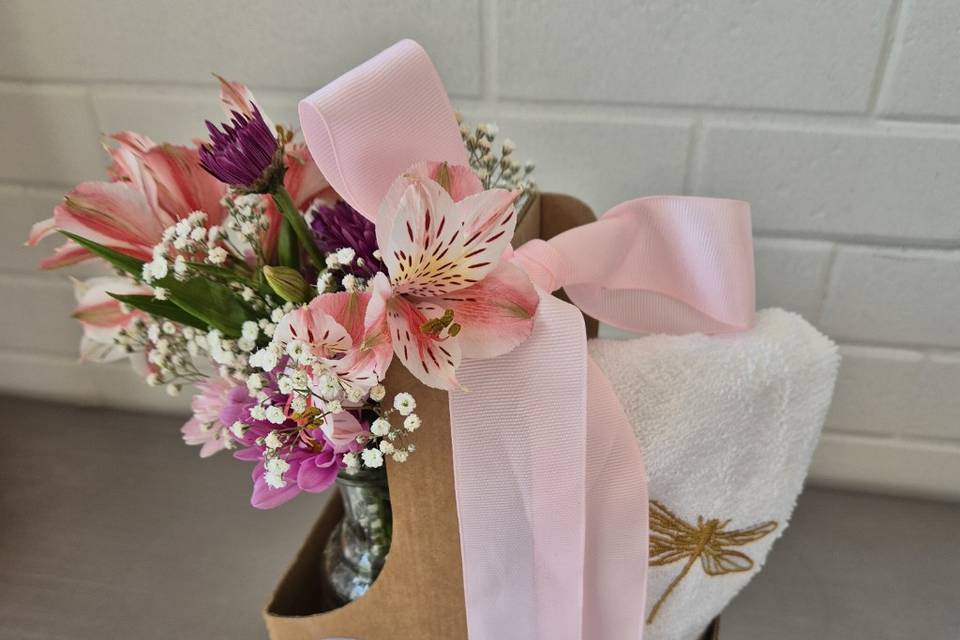 Caja de flor y regalo
