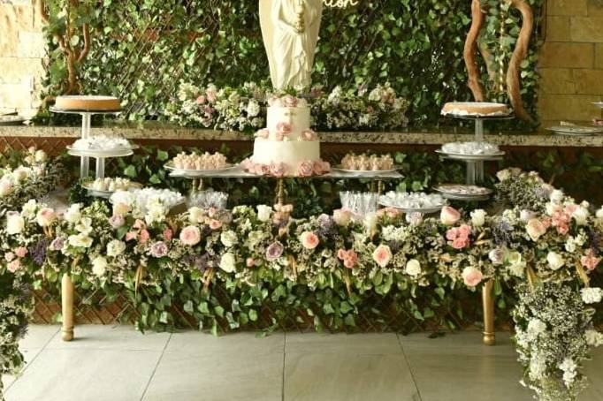 Mesa con flores