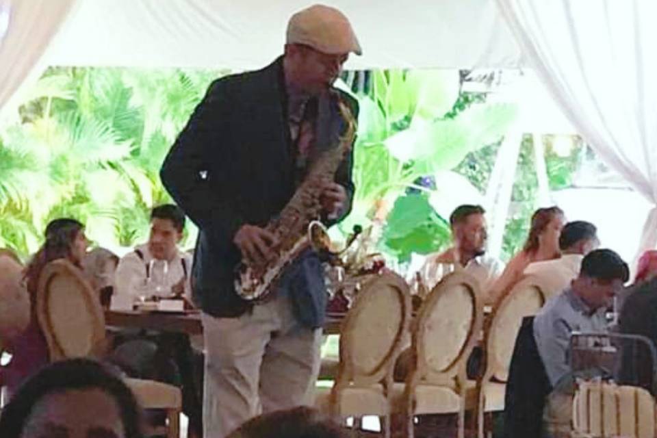 Carlos Maruri - Saxofonista