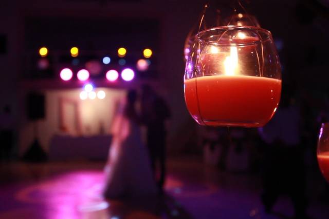 Novios bailando el vals