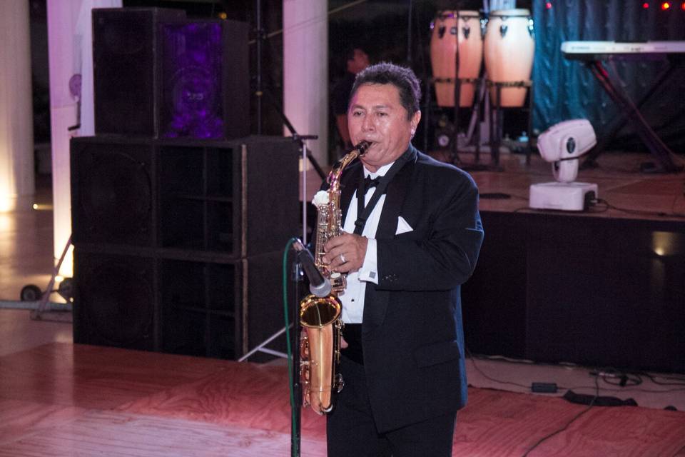 Saxofonista Víctor Manuel