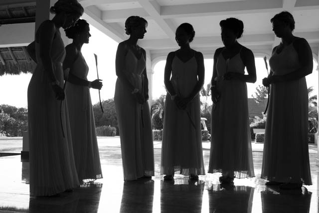 Las chicas arrivando