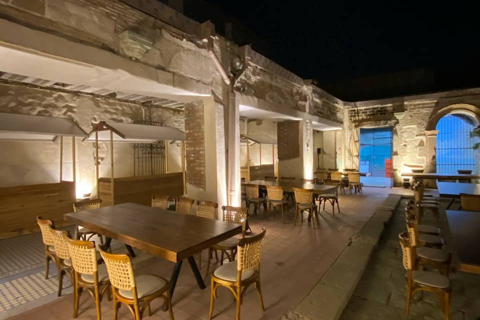 Patio iluminado