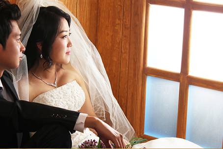 Novios pensativos