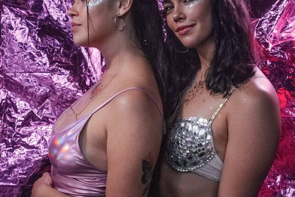 Glitter sisters