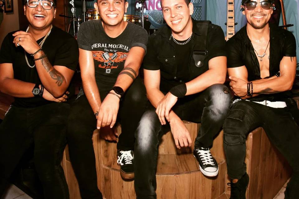 Músicos sonriendo