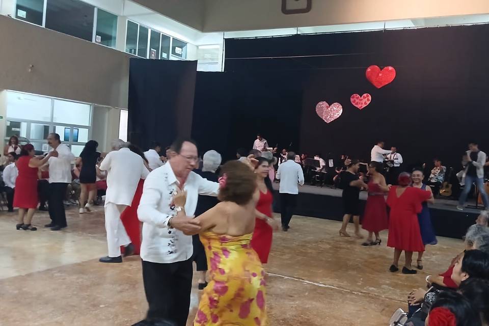 Baila con nuestro ritmo..