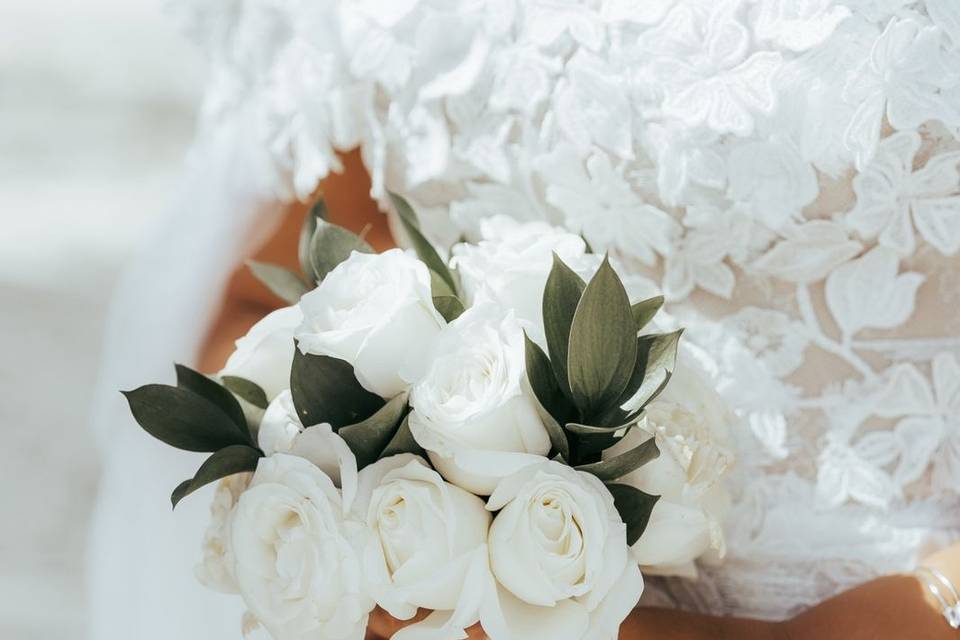 Ramo de rosas blancas