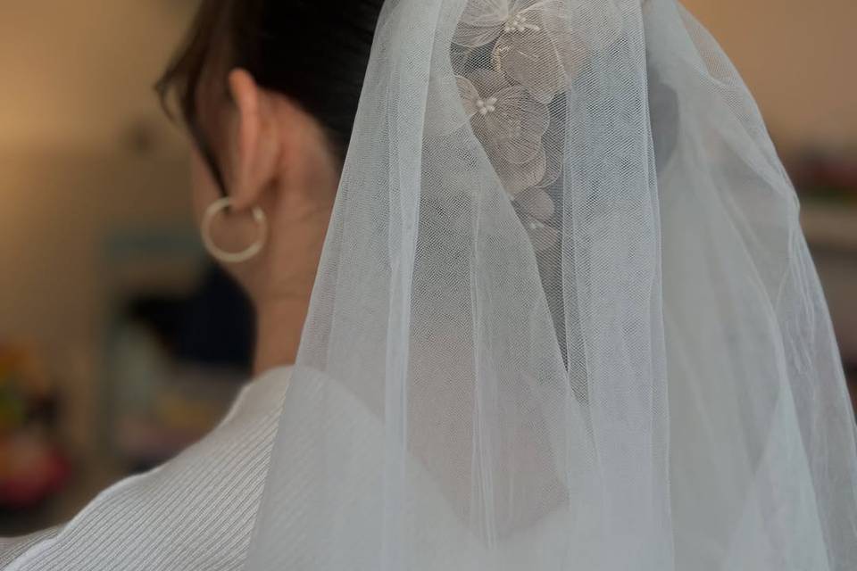 Novia con velo y chongo