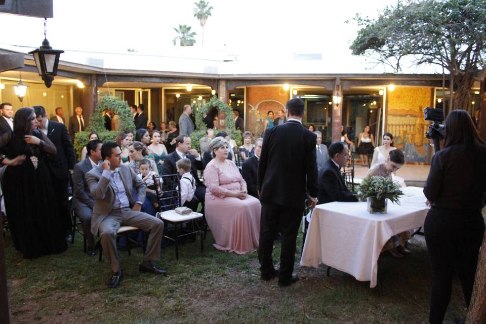 Boda civil en jardín