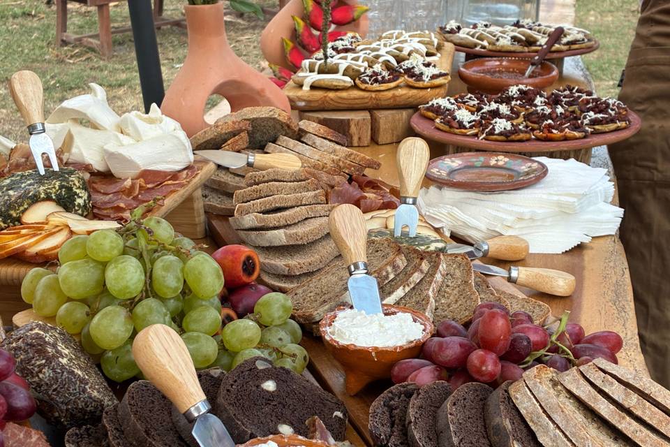 Mesa de quesos y fiambres