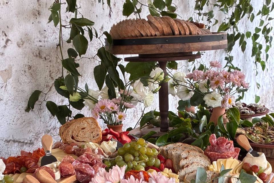 Mesa de quesos y fiambres