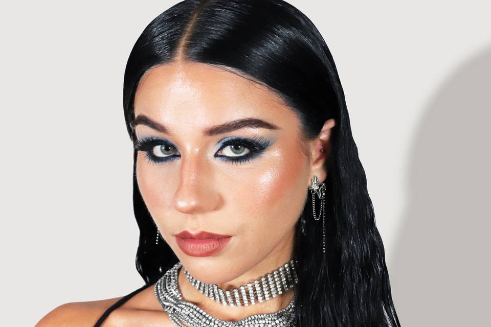 Electric blue makeup look.