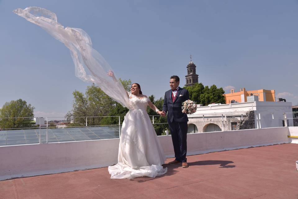 Novios en su hotel