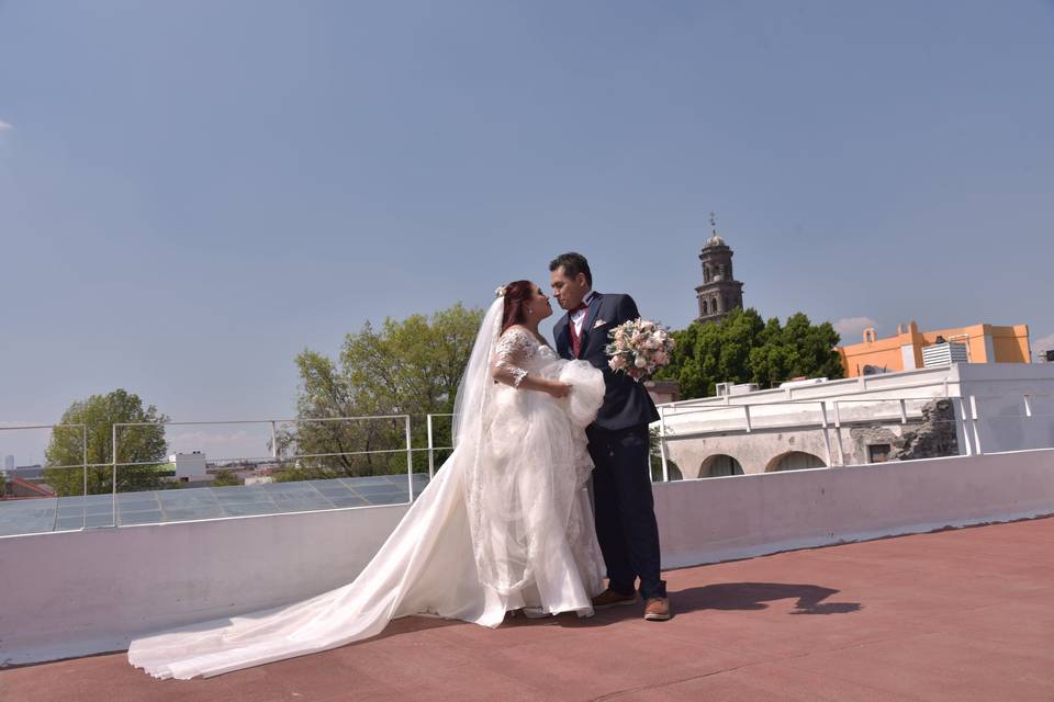 Novios en su hotel