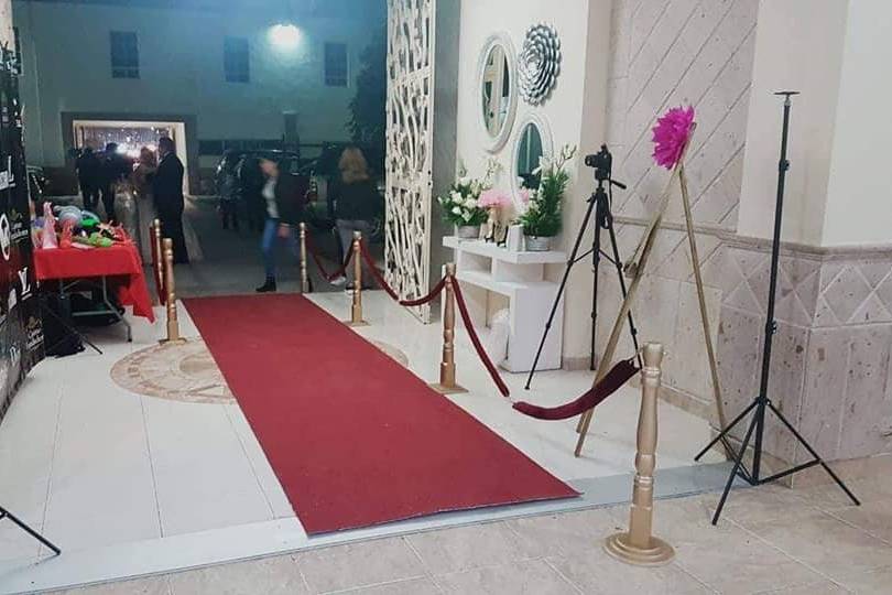 Entrada con alfombra roja