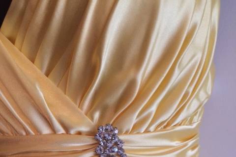 Detalle busto vestido dorado