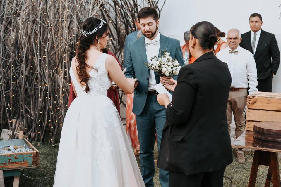 Recibiendo a los novios