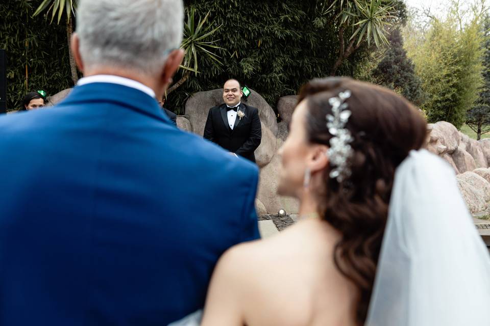 Novio esperando a la novia