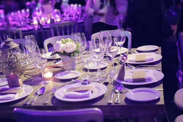 bajo plato blanco vintage - Renta de mobiliario para eventos en Mexicali