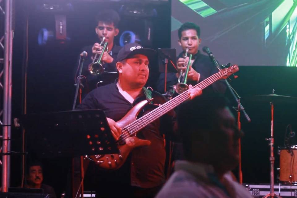 GRUPO SWING