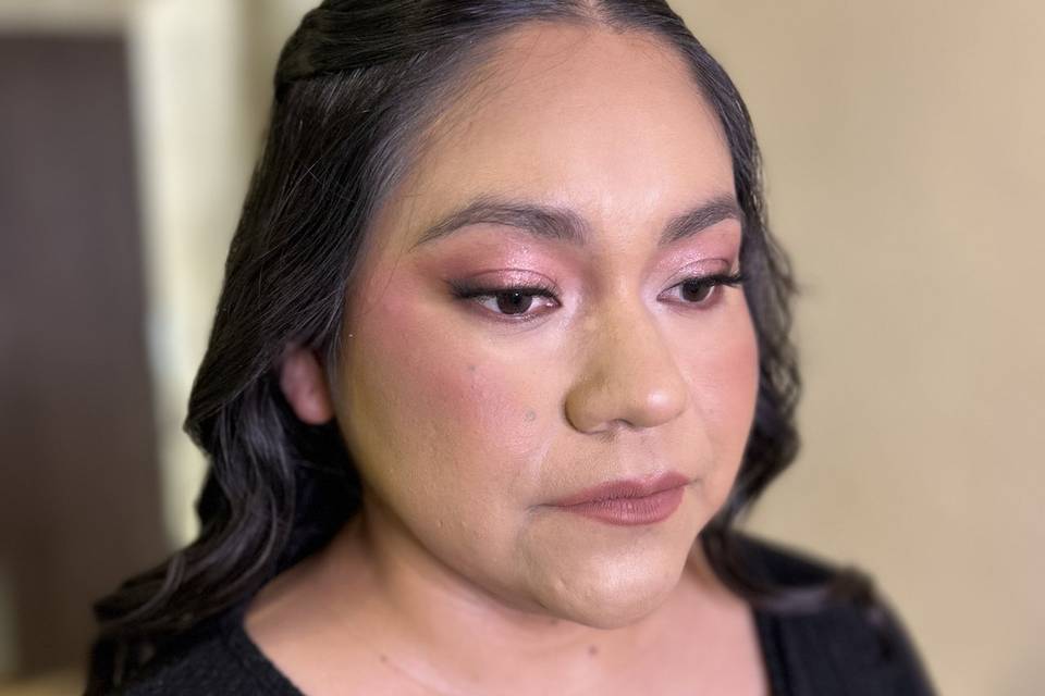 Maquillaje y peinado