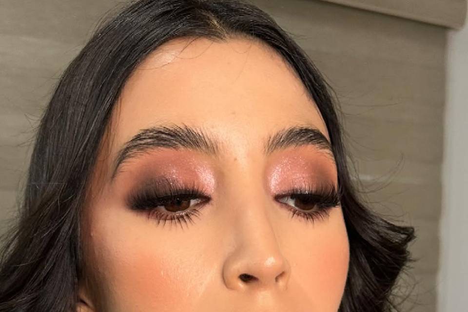 Make up con sombras rosadas y negras