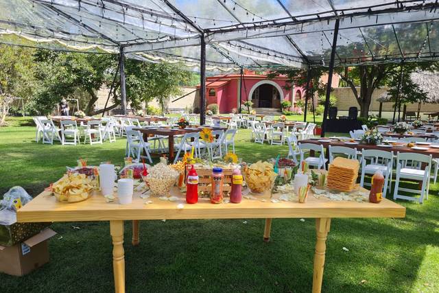 Boda en jardín mesa de dulces