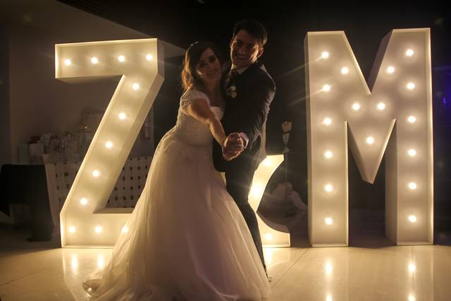 Letras grandes y novios