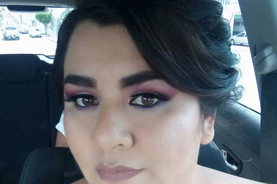 Maquillaje y peinado