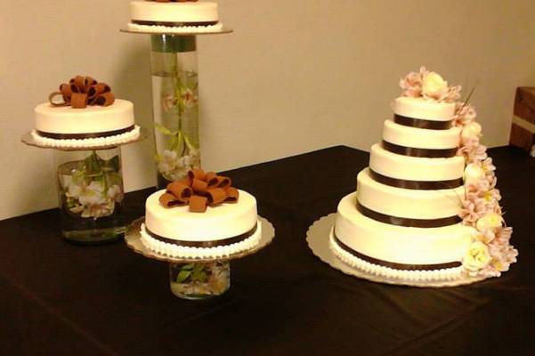 Mesa con pastel de bodas