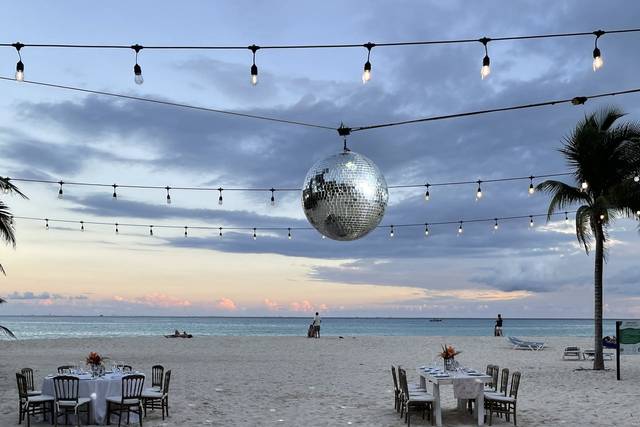 Bola disco en la playa