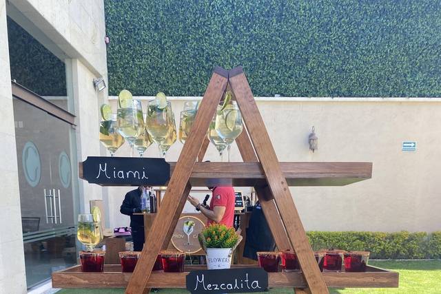 Estación de bebidas en el jardín