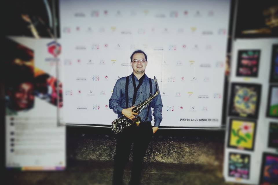 Saxofonista en Cuernavaca Tony Gaytán