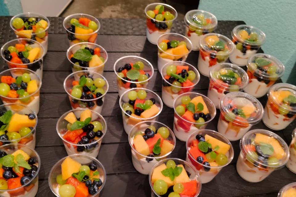 Frutas gourmet con yogurt griego