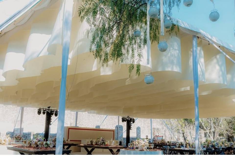 Carpa con plafón olas