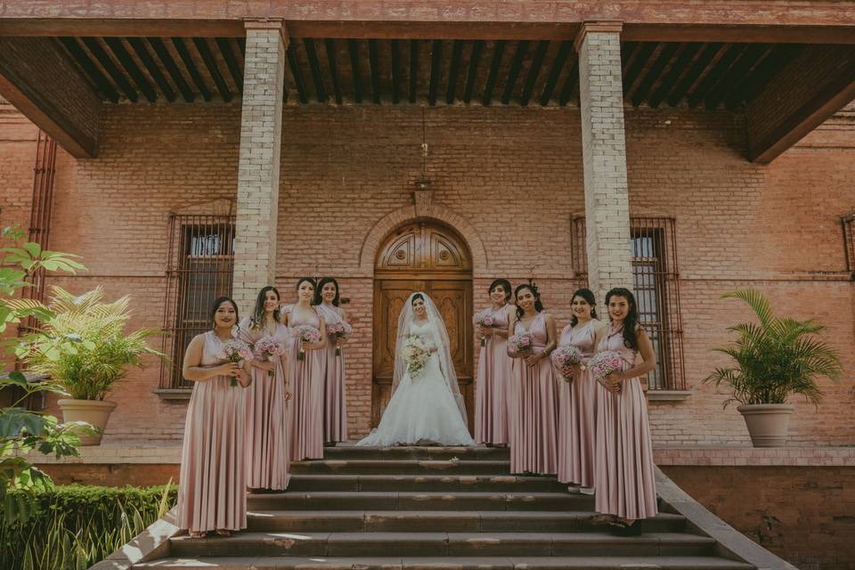 La novia y sus damas