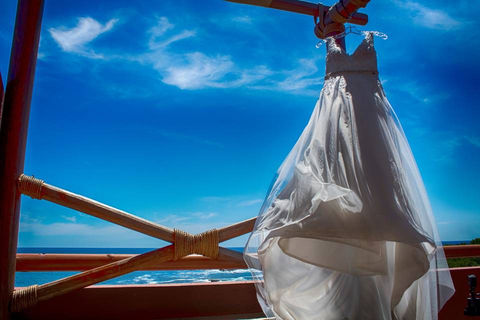 Vestido novia en terraza