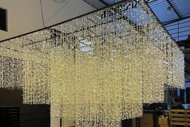 Arreglo aéreo iluminado