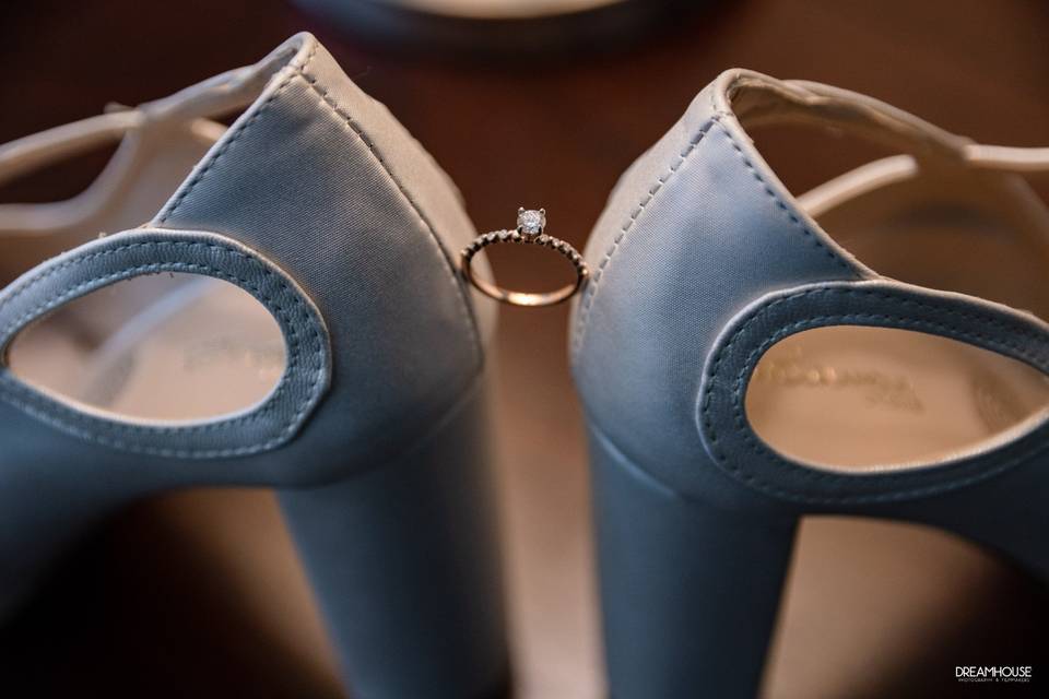Zapatos y anillo