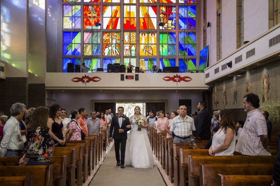 Caminando al altar