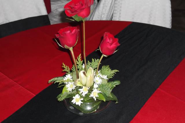 Centro de rosas rojas