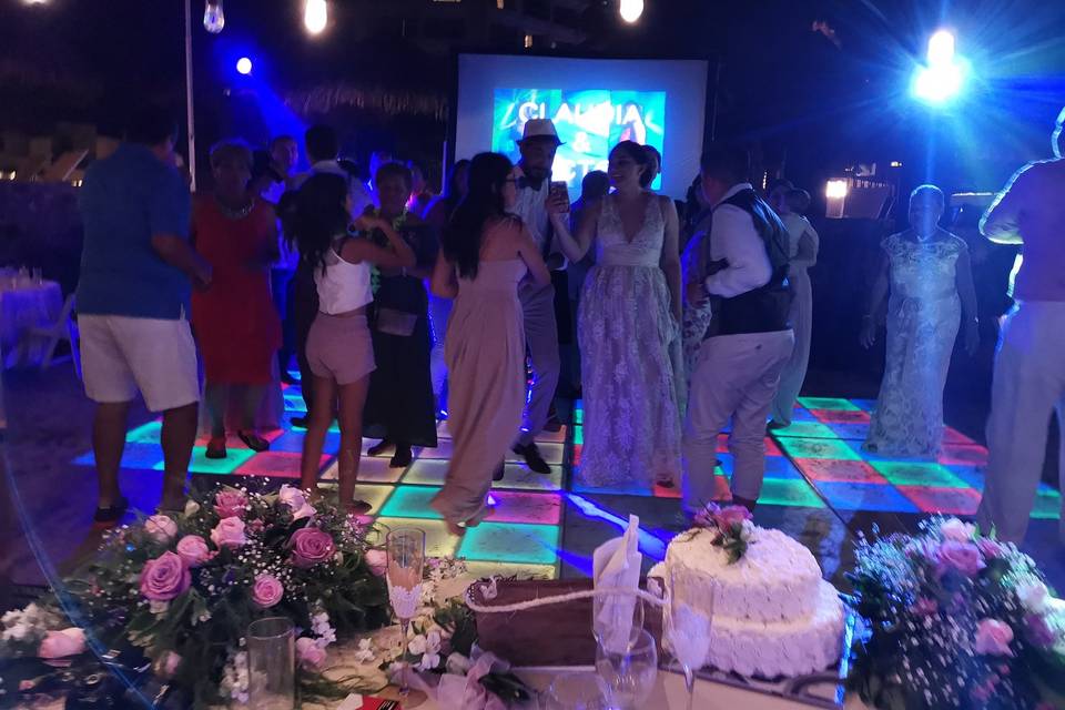 Baile con los invitados en ixt