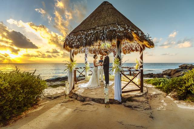 Royal Hideaway Playacar